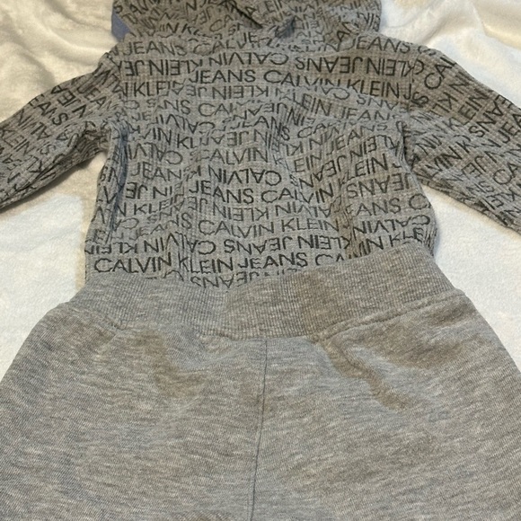 Calvin Klein Baby Boys 2-PC Thermal Bodysuit & Fleece Jogger Pant Set Size 3/6M - Picture 9 of 9
